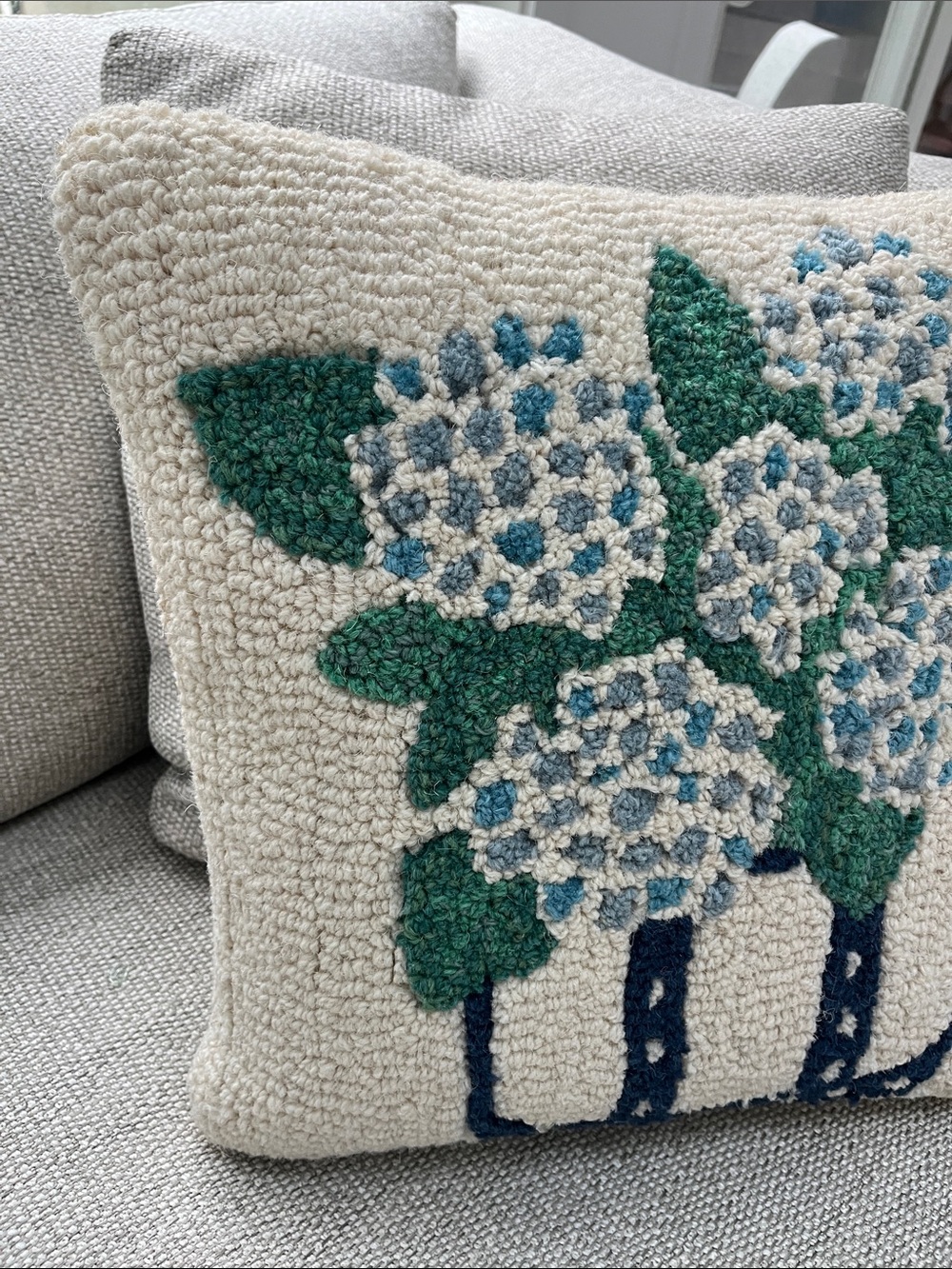 Chandler 4 Corners Laura Megroz Hydrangeas Tote Hand-Hooked Wool Pillow 18” - Picture 4 of 9